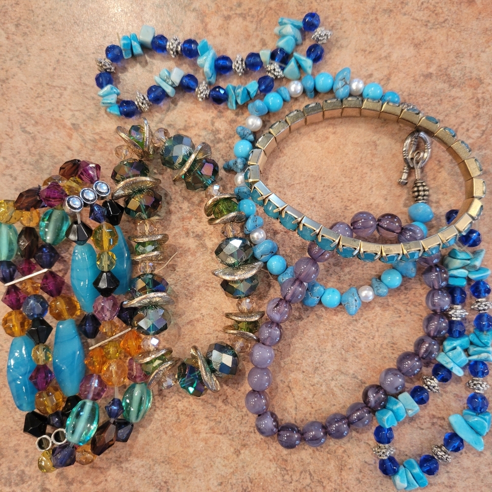 Bundle of Bracelets! Beads & Baubles! Blue ~ Green ~ Iridescent ~ Wow! - Picture 6 of 12